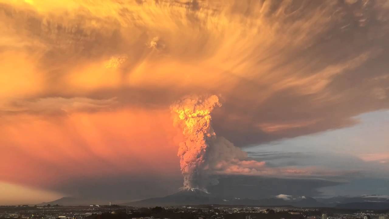 チリ南部のカルブコ火山が約50年ぶりに大噴火